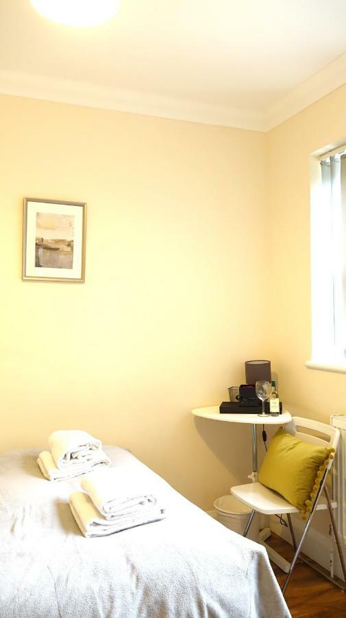 Heathrow Ensuite Rooms- Auto Check In London Exterior photo