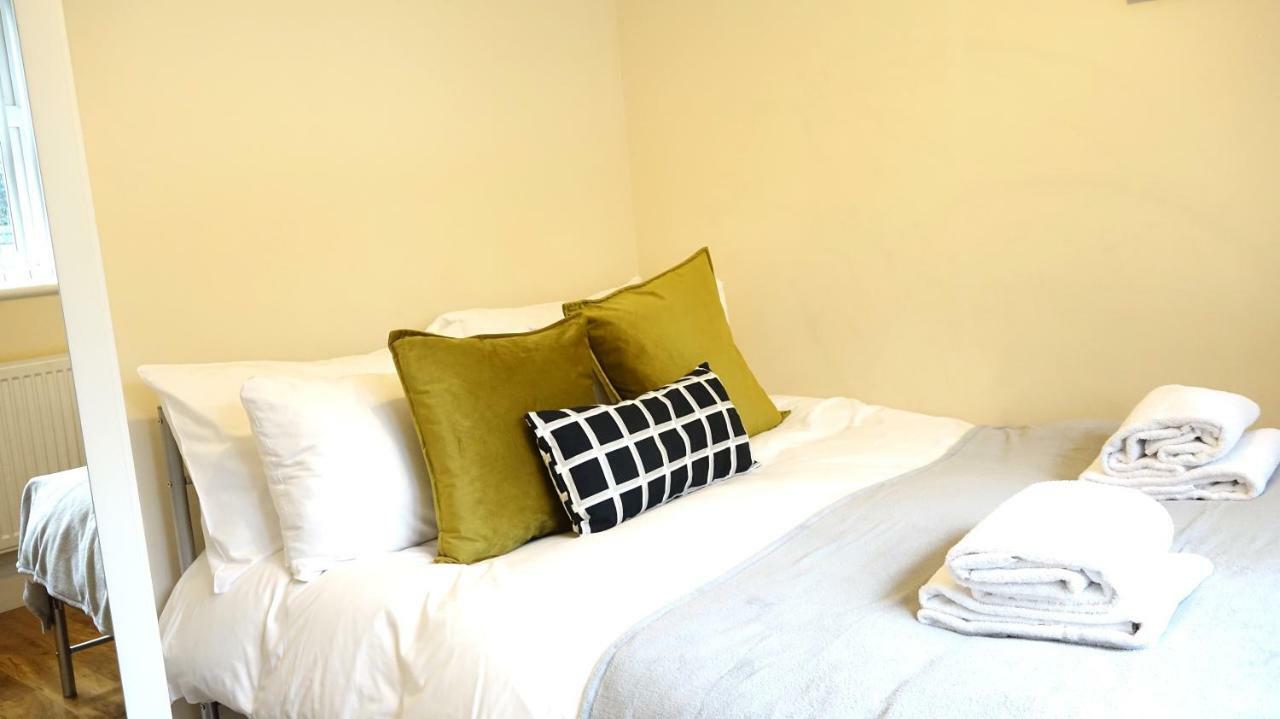 Heathrow Ensuite Rooms- Auto Check In London Exterior photo