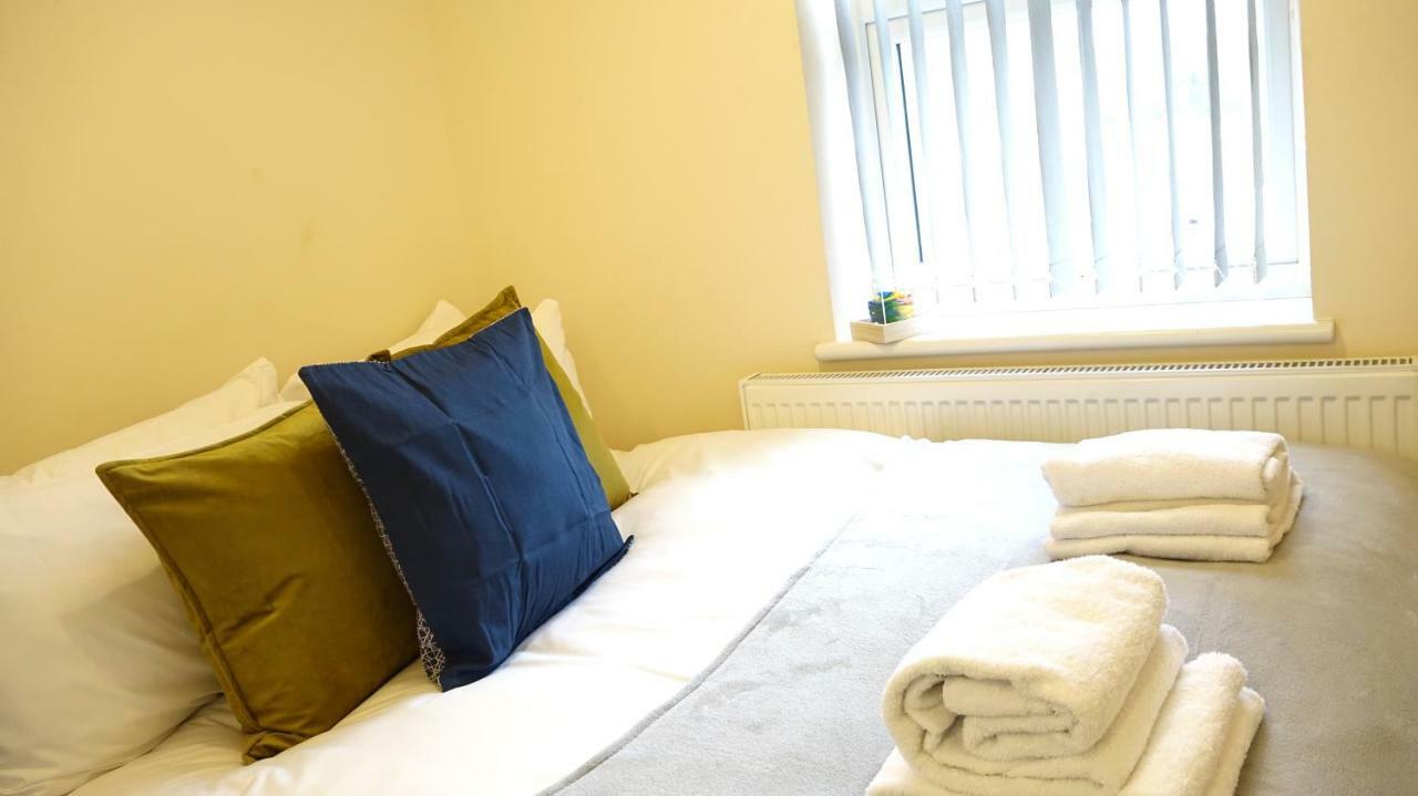 Heathrow Ensuite Rooms- Auto Check In London Exterior photo