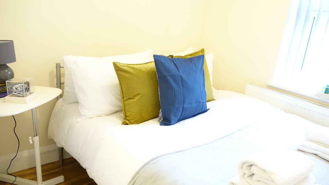 Heathrow Ensuite Rooms- Auto Check In London Exterior photo