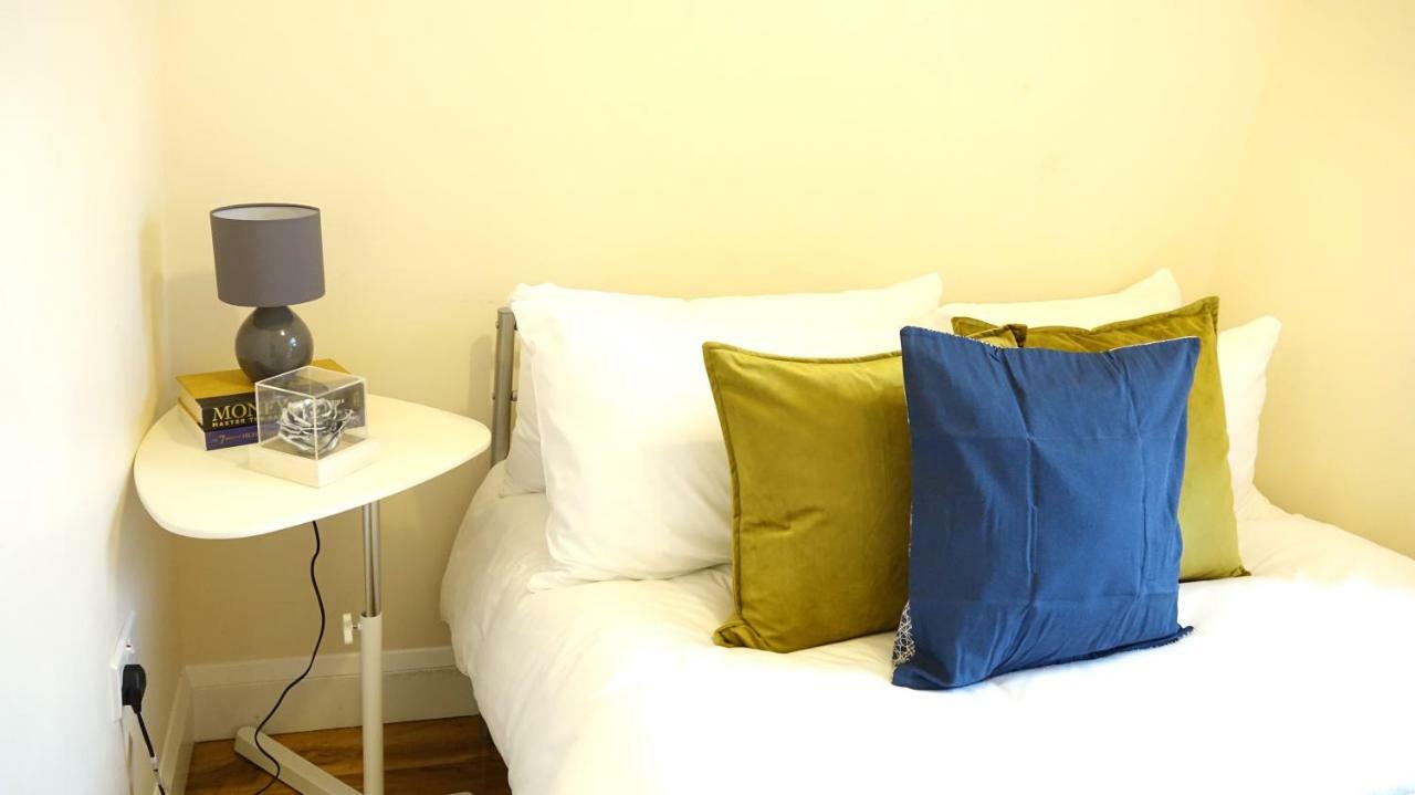 Heathrow Ensuite Rooms- Auto Check In London Exterior photo