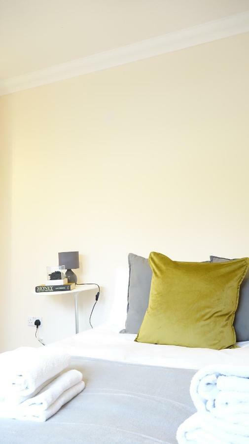 Heathrow Ensuite Rooms- Auto Check In London Exterior photo