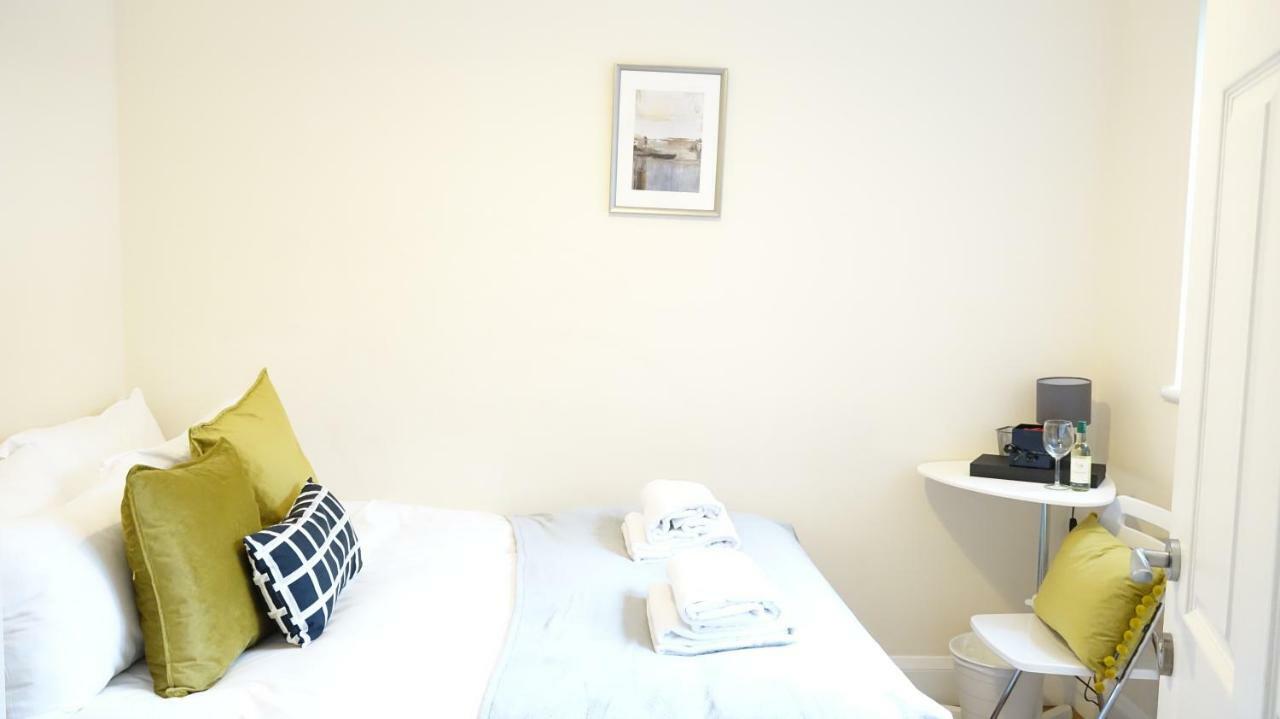 Heathrow Ensuite Rooms- Auto Check In London Exterior photo