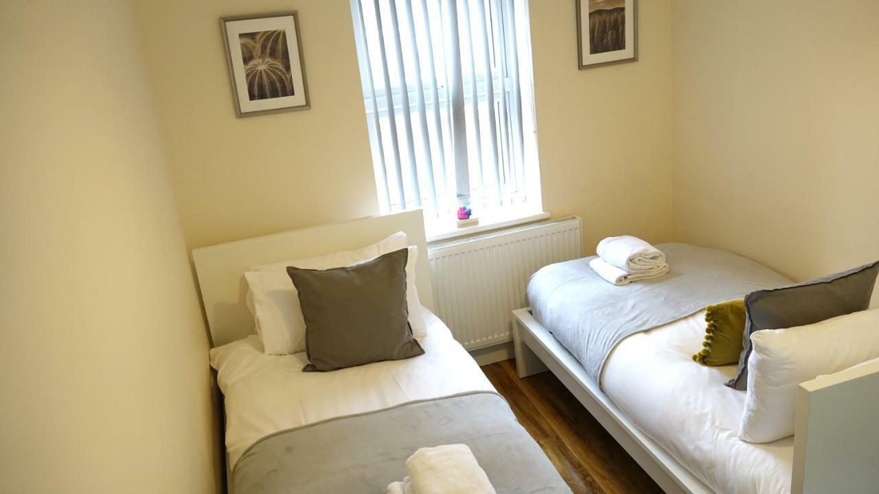 Heathrow Ensuite Rooms- Auto Check In London Exterior photo