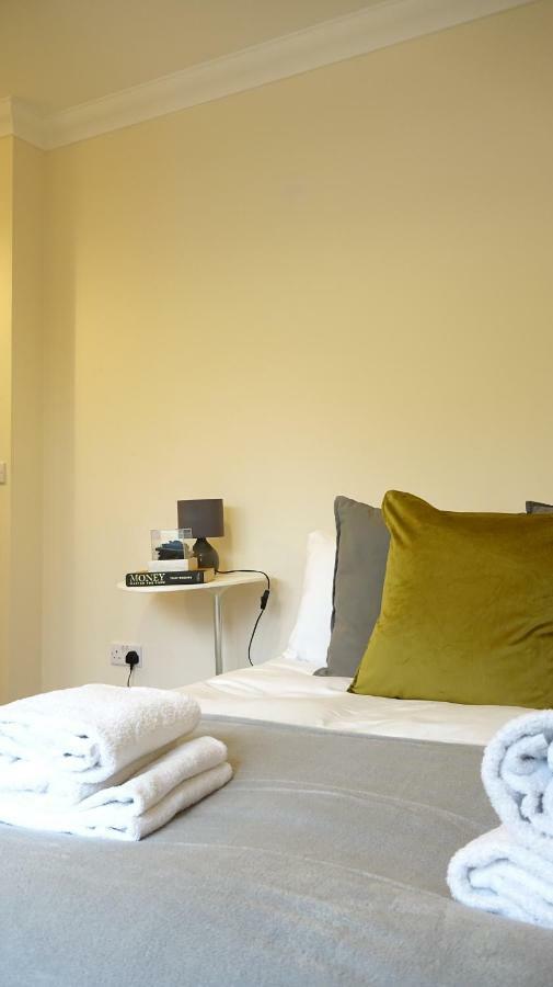 Heathrow Ensuite Rooms- Auto Check In London Exterior photo