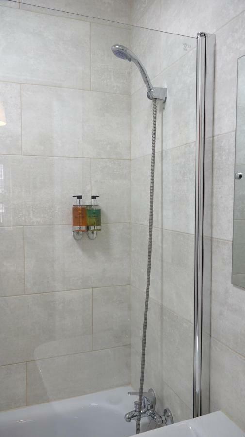 Heathrow Ensuite Rooms- Auto Check In London Exterior photo