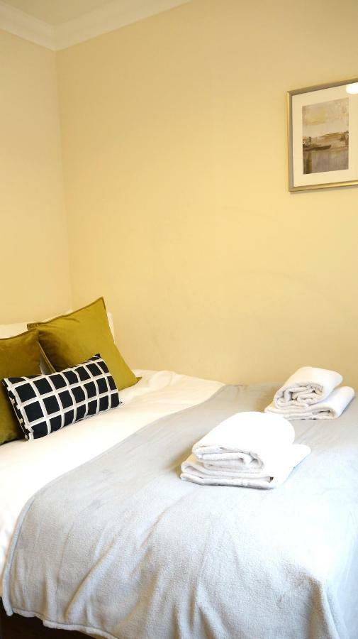 Heathrow Ensuite Rooms- Auto Check In London Exterior photo